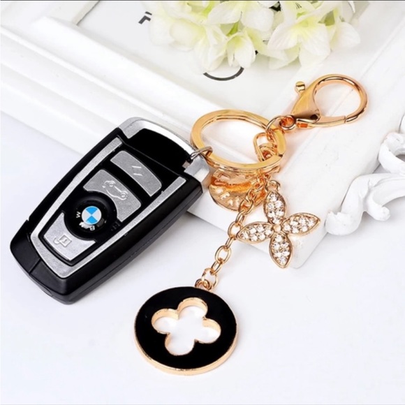 White and Gold Crystal Flower Clover Keychain Charm - Picture 4 of 15